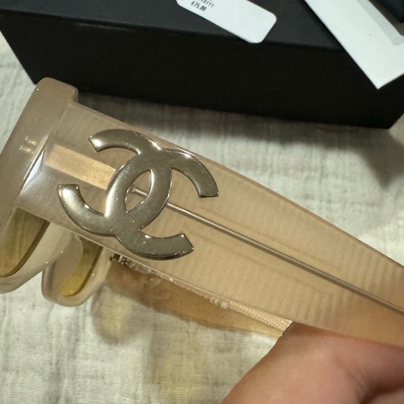 Chanel Rectangle Sunglasses Acete Dark Beige and Light gold Ref.5493 - Picture 8 of 12